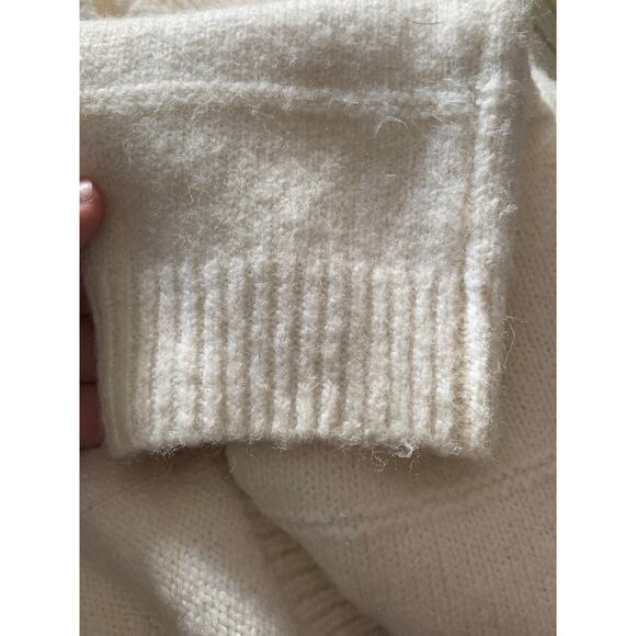 Morgan Taylor size small white cowl neck pull over sweater - Picture 7 of 7